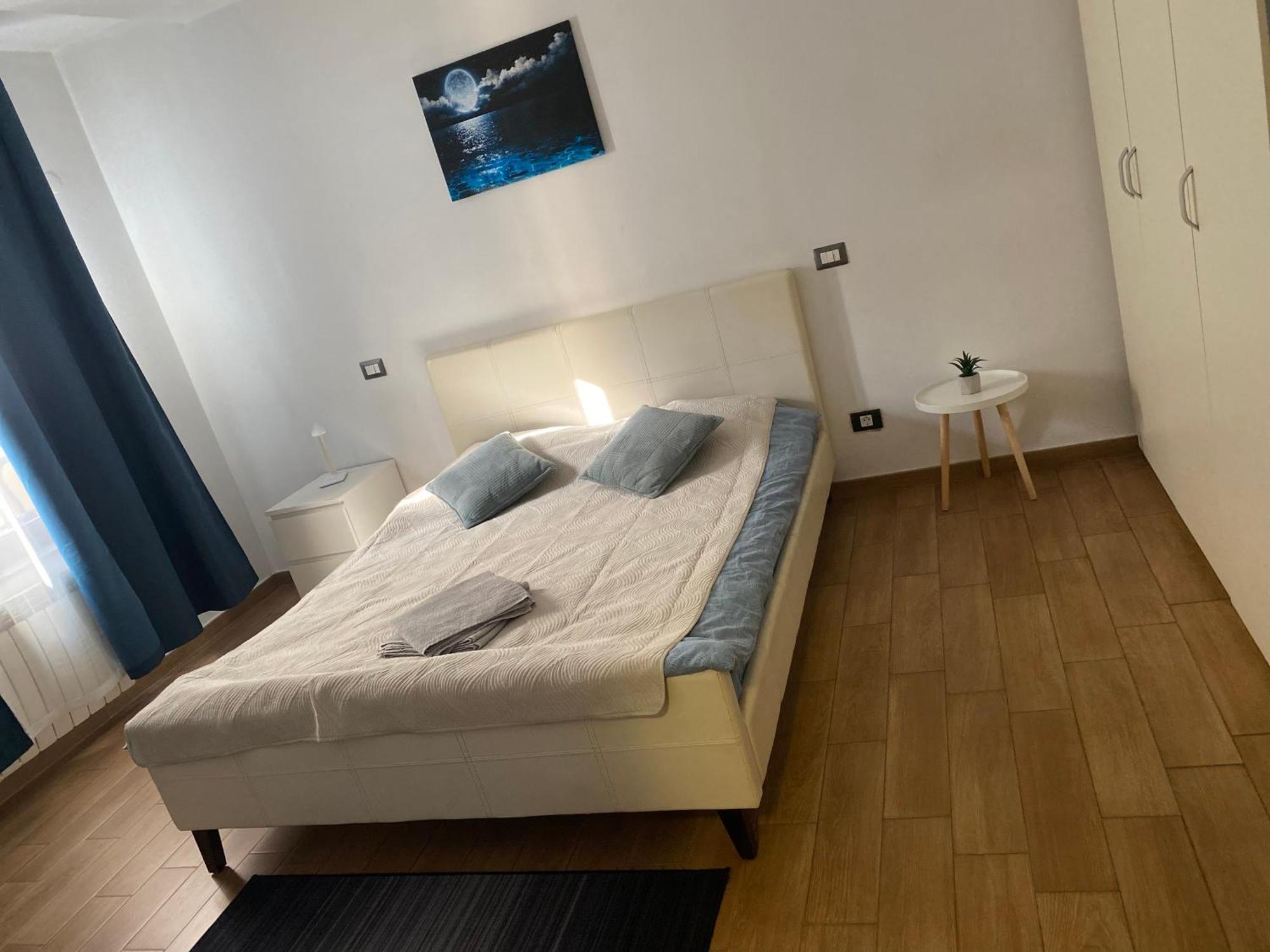 Royal Suite Unirii-2 Bdr Apartment Бухарест Экстерьер фото